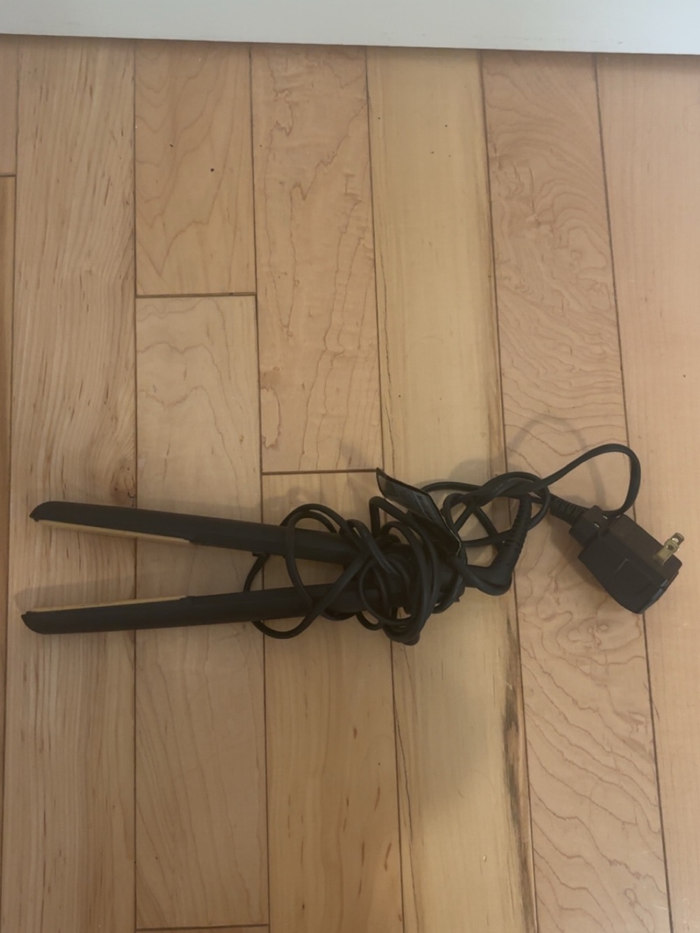 GHD HAIR STRAIGHTENER